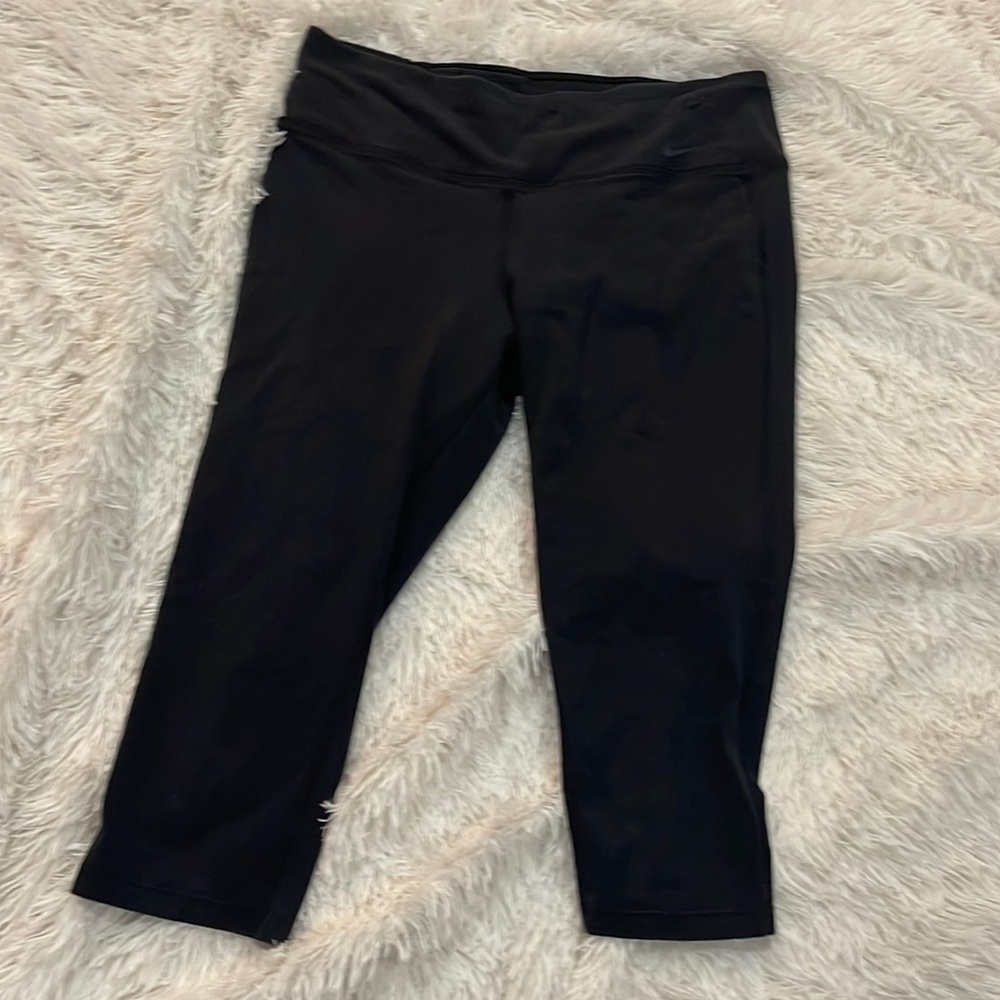 Nice Nike Capri pants L